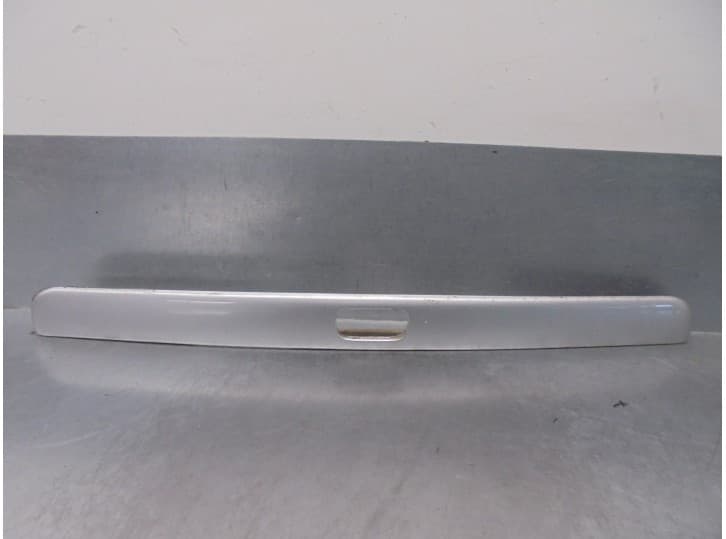 Recambio de molduras traseras para volvo s40 i (644) 1.6 referencia OEM IAM 30804687