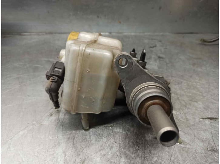 Recambio de bomba freno para seat ibiza iv (6j5, 6p1) 1.2 referencia OEM IAM 6R0611301A 2