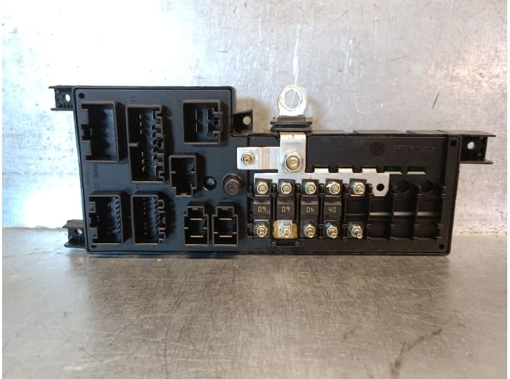 Recambio de caja reles / fusibles para volvo s60 i (384) d5 referencia OEM IAM 518828108 2