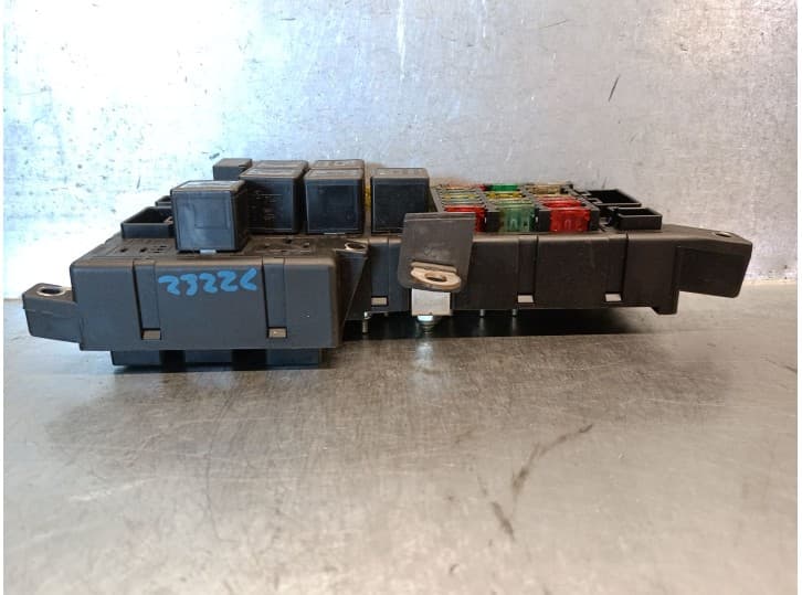 Recambio de caja reles / fusibles para volvo s60 i (384) d5 referencia OEM IAM 518828108 3