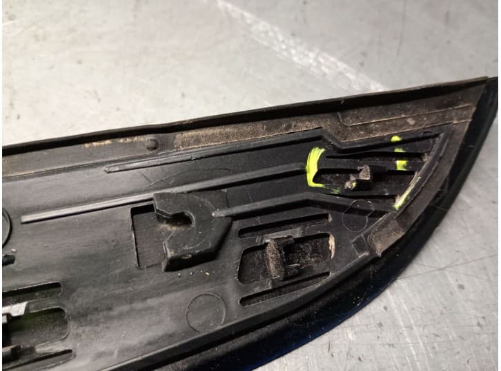 Recambio de moldura para opel corsa f (p2jo) 1.2 (68) referencia OEM IAM 39180812 39180812 5