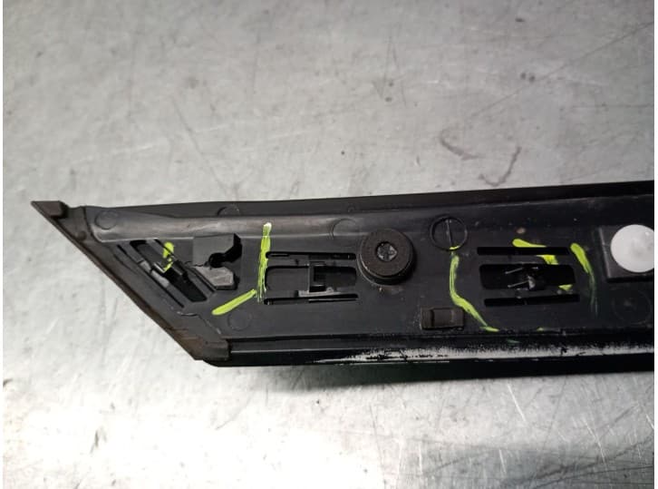 Recambio de moldura para opel corsa f (p2jo) 1.2 (68) referencia OEM IAM 39180812 39180812 6
