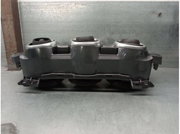 Recambio de aireador para nissan juke (f16_) 1.0 referencia OEM IAM 682606PA0A 687506PA0A 3