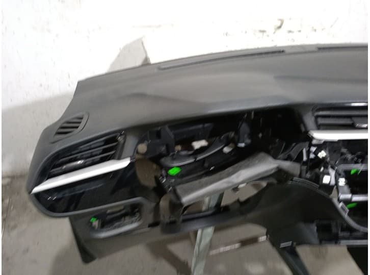 Recambio de salpicadero para opel corsa f (p2jo) 1.2 (68) referencia OEM IAM 5538237 2