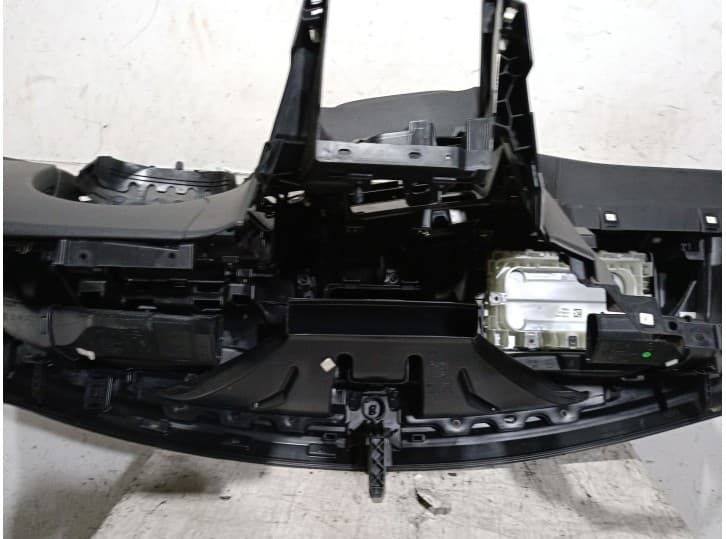 Recambio de salpicadero para opel corsa f (p2jo) 1.2 (68) referencia OEM IAM 5538237 7