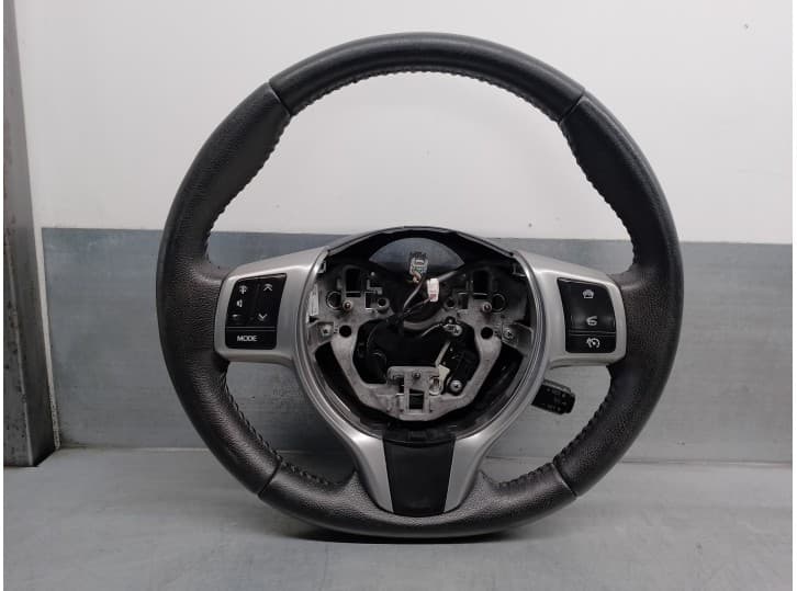 Recambio de volante para toyota yaris (_p13_) 1.0 (ksp130_) referencia OEM IAM 45100OD490C1