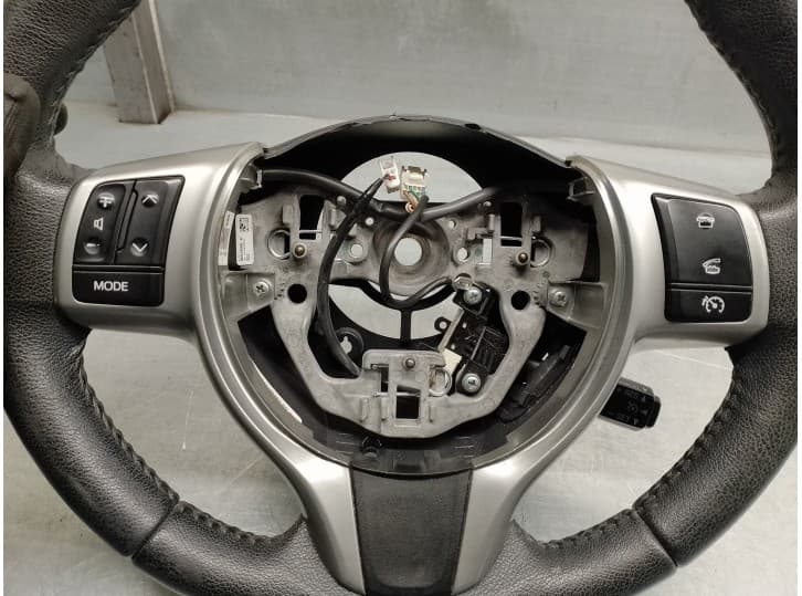 Recambio de volante para toyota yaris (_p13_) 1.0 (ksp130_) referencia OEM IAM 45100OD490C1 4