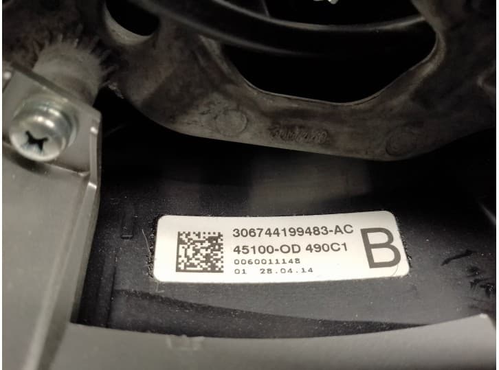 Recambio de volante para toyota yaris (_p13_) 1.0 (ksp130_) referencia OEM IAM 45100OD490C1 5