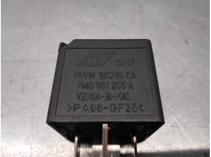 Recambio de rele para seat leon (1m1) 1.6 16 v referencia OEM IAM 7M0951253A 3