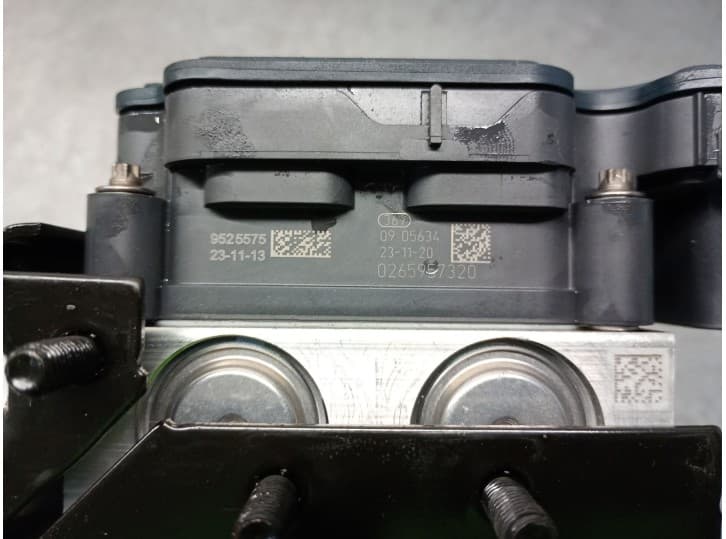 Recambio de abs para mg zs suv (azs1) 1.5 vti referencia OEM IAM 11525387 8