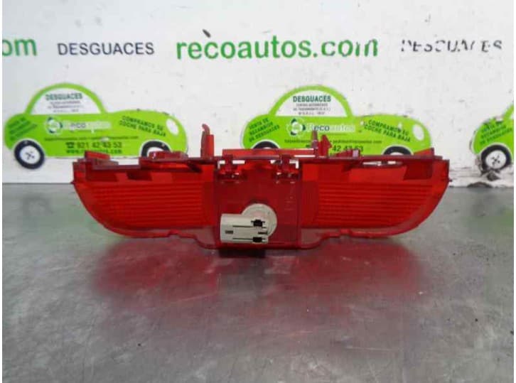 Recambio de luz central de freno para mazda 2 (dy) 1.4 cd referencia OEM IAM 2