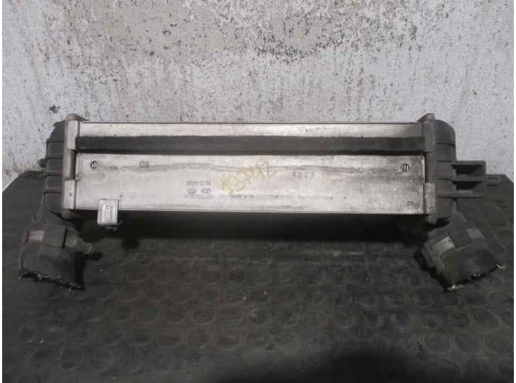 Recambio de intercooler para kia carens iv 1.7 crdi referencia OEM IAM 282702A820 2
