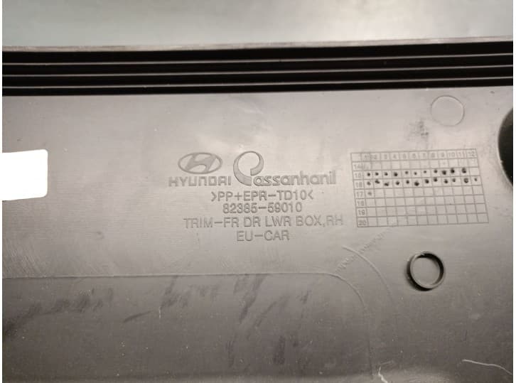 Recambio de moldura para hyundai h350 furgoneta 2.5 crdi referencia OEM IAM 8238559010 3