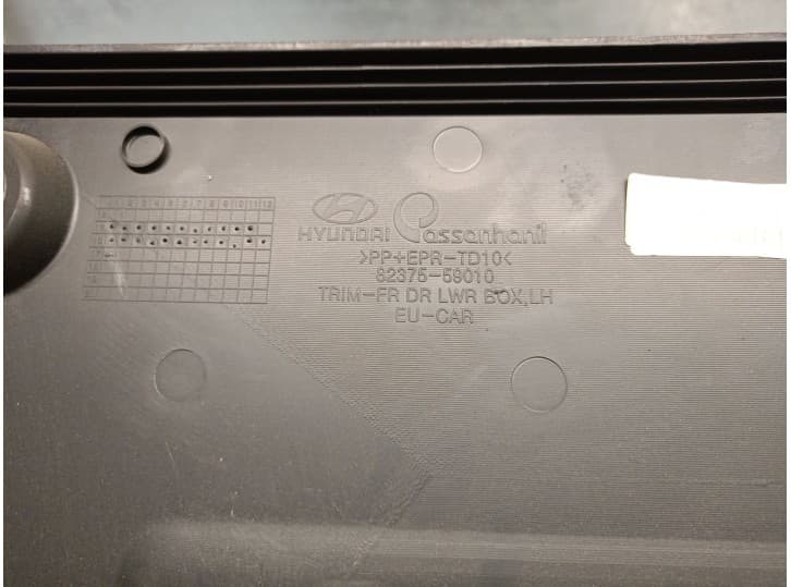 Recambio de moldura para hyundai h350 furgoneta 2.5 crdi referencia OEM IAM 8237559010 3