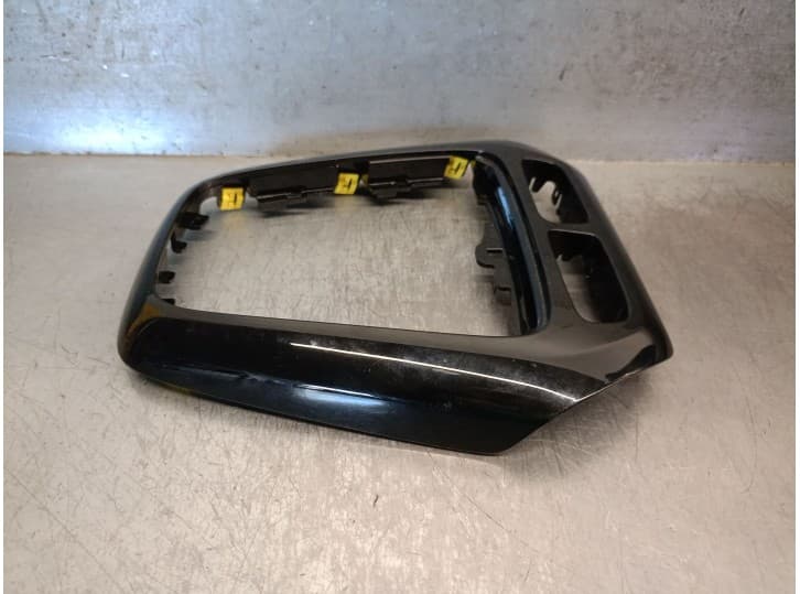 Recambio de moldura para opel corsa f (p2jo) 1.2 (68) referencia OEM IAM 529131017  39167715 3