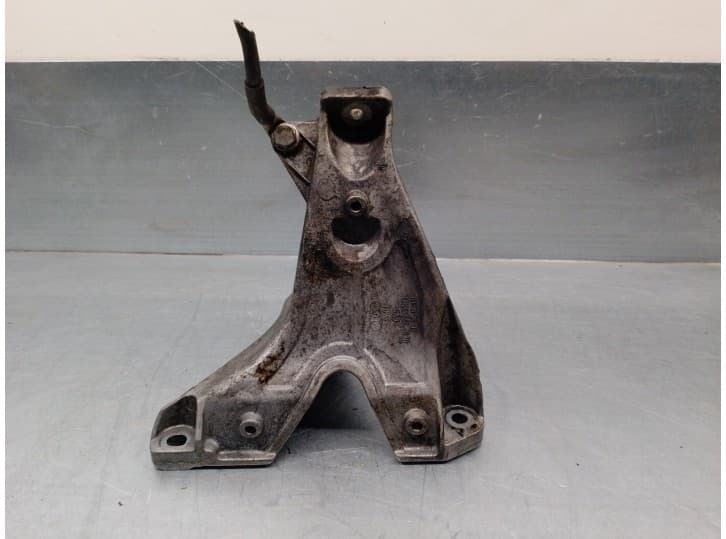 Recambio de soporte motor para audi a4 b6 (8e2) 1.9 tdi referencia OEM IAM 8E0199308D