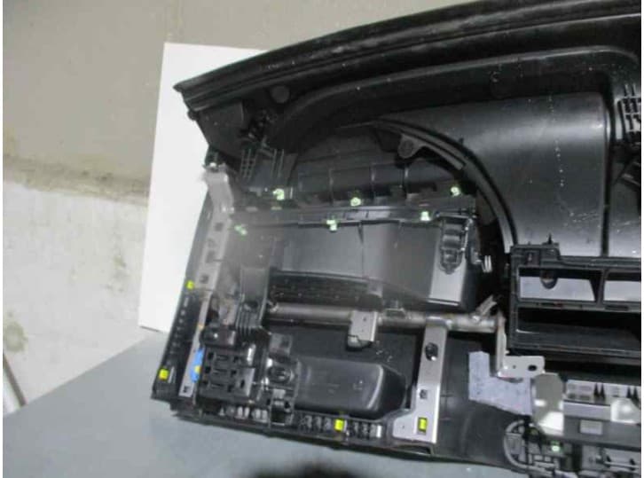 Recambio de salpicadero para citroën c4 cactus 1.2 thp 110 referencia OEM IAM  NEGRO Y GRIS 8