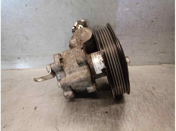 Recambio de bomba direccion para bmw 3 (e90) 320 d referencia OEM IAM 678883803 2