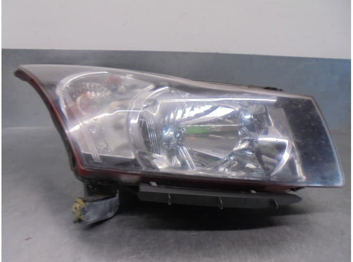 Recambio de faro derecho para chevrolet cruze (j300) 2.0 cdi referencia OEM IAM 95956272