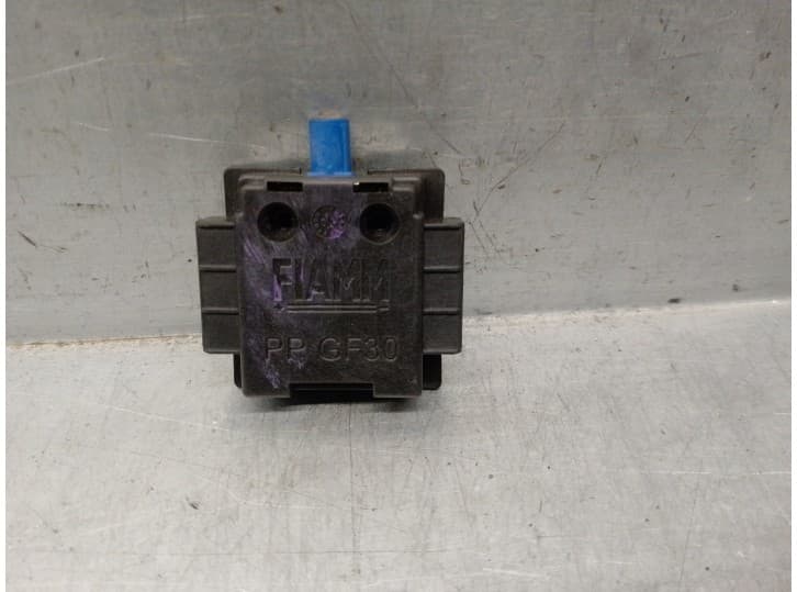 Recambio de antena para peugeot 508 i (8d_) 1.6 hdi referencia OEM IAM 9666359980