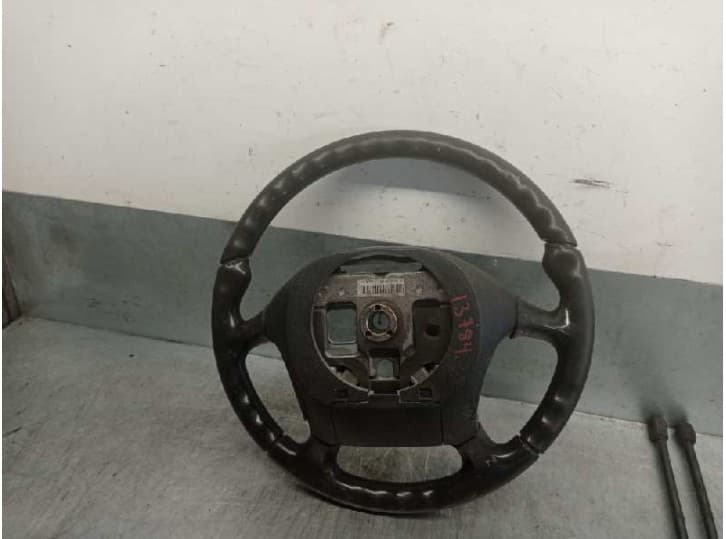 Recambio de volante para nissan serena (c23) 2.3 d referencia OEM IAM 484F17 2