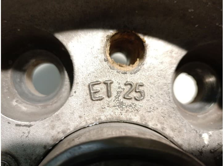 Recambio de llanta para bmw 7 (e23) 735 i referencia OEM IAM 1118282 R146.5JX14H2BET25 3