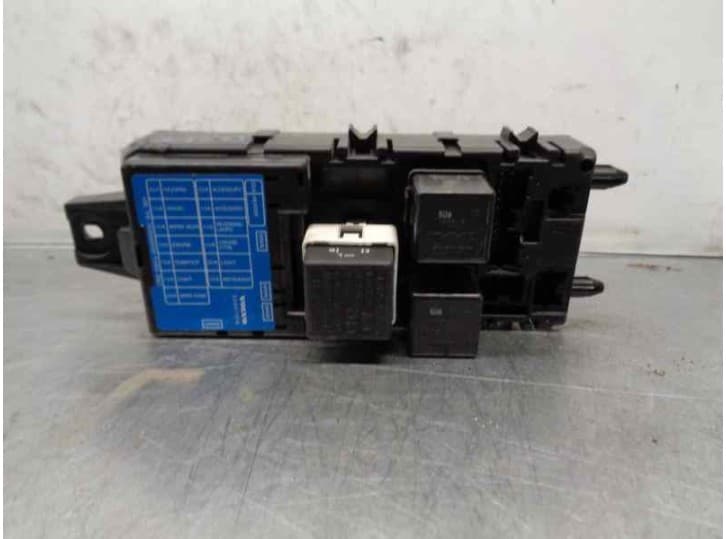 Recambio de caja reles / fusibles para volvo s40 i (644) 1.9 td referencia OEM IAM 30807016