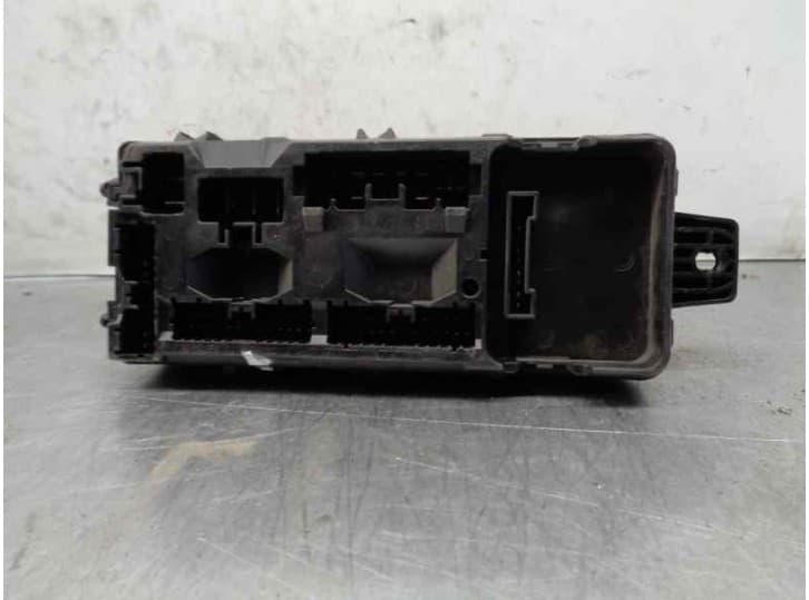 Recambio de caja reles / fusibles para volvo s40 i (644) 1.9 td referencia OEM IAM 30807016 2