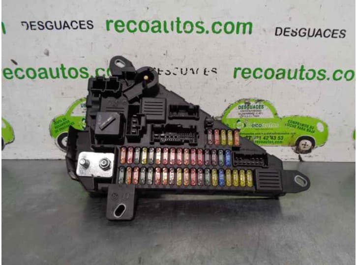 Recambio de caja reles / fusibles para bmw 5 (e60) 520 d referencia OEM IAM 6906618