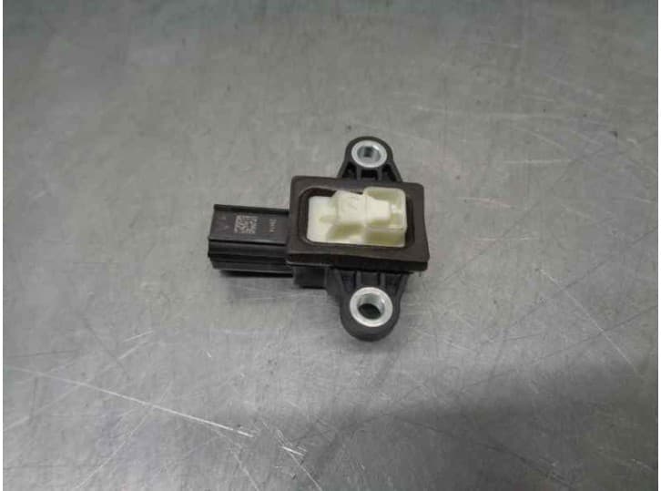 Recambio de sensor impacto para kia carens iv 1.7 crdi referencia OEM IAM 95920A4050 2