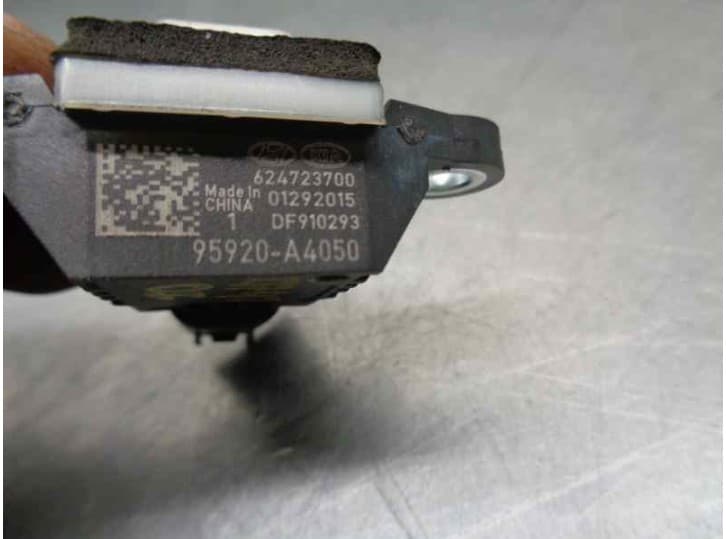 Recambio de sensor impacto para kia carens iv 1.7 crdi referencia OEM IAM 95920A4050 4