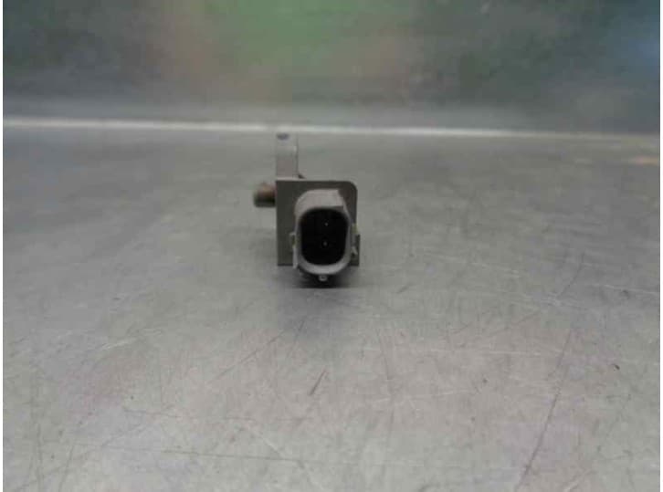 Recambio de sensor impacto para kia carens iv 1.7 crdi referencia OEM IAM 95930A4100 3