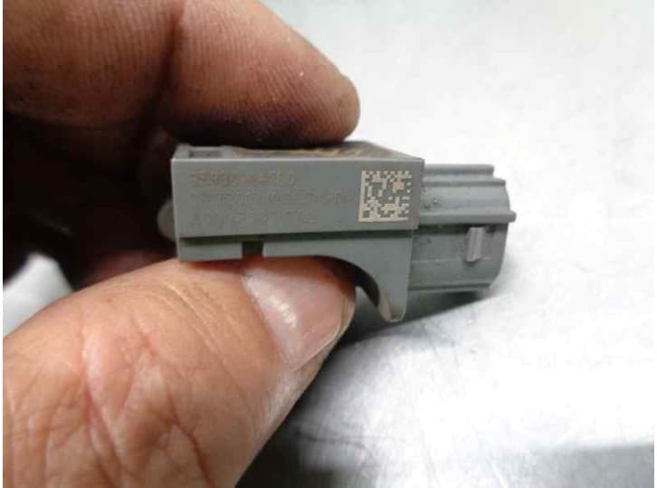 Recambio de sensor impacto para kia carens iv 1.7 crdi referencia OEM IAM 95930A4100 4