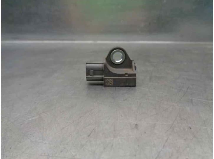 Recambio de sensor impacto para kia carens iv 1.7 crdi referencia OEM IAM 95930A4100 2