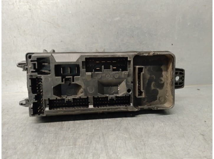 Recambio de caja reles / fusibles para volvo s40 i (644) 1.8 i referencia OEM IAM 30889703 2