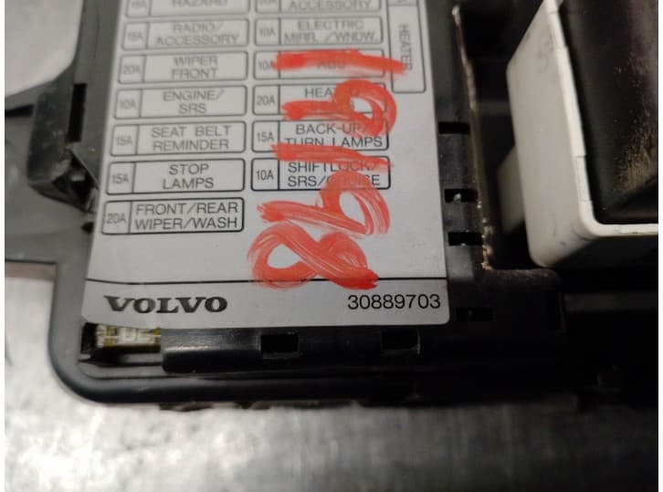 Recambio de caja reles / fusibles para volvo s40 i (644) 1.8 i referencia OEM IAM 30889703 4