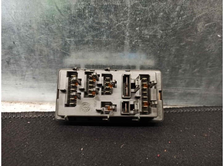 Recambio de caja reles / fusibles para citroën zx (n2) 1.4 i referencia OEM IAM 9567793680 2