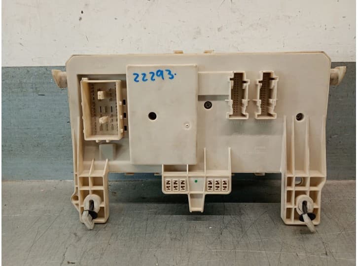 Recambio de caja reles / fusibles para volvo s40 ii (544) 2.0 d referencia OEM IAM 8690722 2