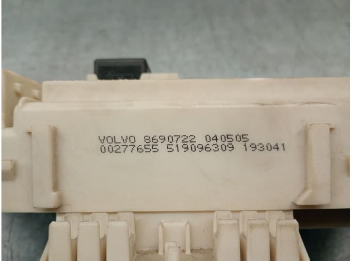 Recambio de caja reles / fusibles para volvo s40 ii (544) 2.0 d referencia OEM IAM 8690722 3