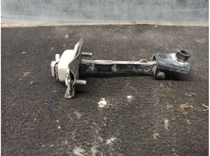 Recambio de retenedor puerta para ford mondeo ii sedán (bfp) 1.8 i referencia OEM IAM