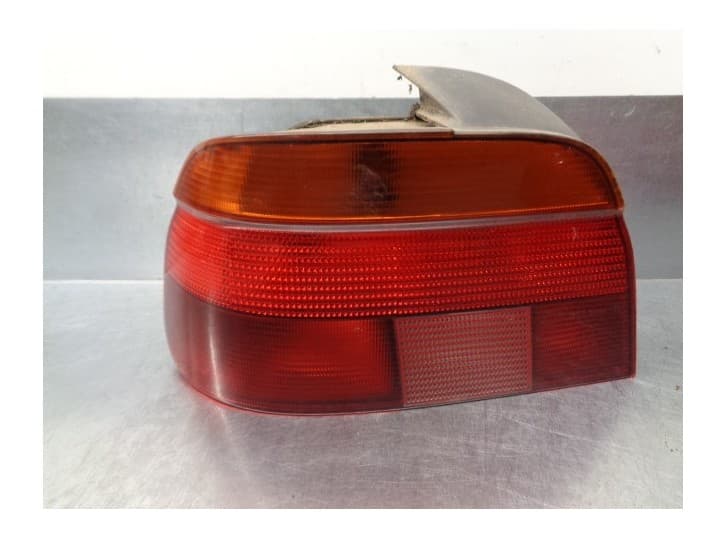 Recambio de piloto trasero izquierdo para bmw 5 (e39) 530 d referencia OEM IAM 8358032