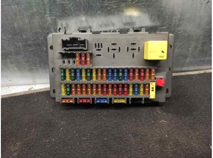 Recambio de caja reles / fusibles para rover 75 (rj) 2.5 v6 referencia OEM IAM YQE103138