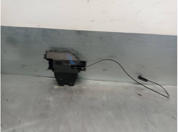 Recambio de cerradura maletero / porton para bmw 1 (e87) 118 d referencia OEM IAM 8196401
