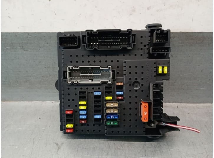 Recambio de caja reles / fusibles para volvo s60 i (384) 2.4 referencia OEM IAM 30728273 2