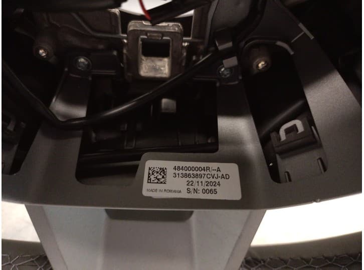 Recambio de volante para dacia duster iii (hm_) 1.0 tce lpg referencia OEM IAM 484000004R 3