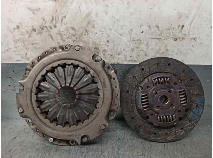 Recambio de kit embrague para ssangyong musso (fj) 2.9 td referencia OEM IAM 3010005200