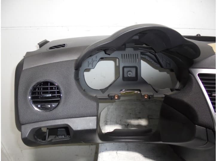 Recambio de salpicadero para chevrolet cruze (j300) 1.8 referencia OEM IAM  NEGRO 2