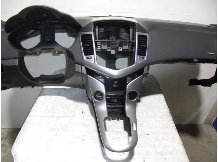 Recambio de salpicadero para chevrolet cruze (j300) 1.8 referencia OEM IAM  NEGRO 4