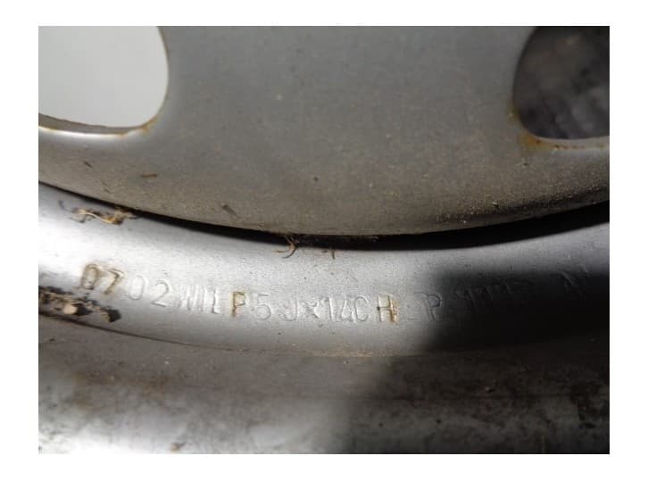 Recambio de llanta para tata indica 1.4 td referencia OEM IAM A93698 R145JX14CH HIERRO 4