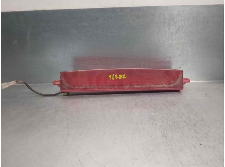 Recambio de luz central de freno para tata indica 1.4 td referencia OEM IAM 4274108 2